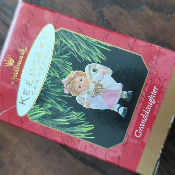 Vintage 1997 Hallmark Sue Tague "Granddaughter" Angel Ornament in Original Box - Picture 2 of 12